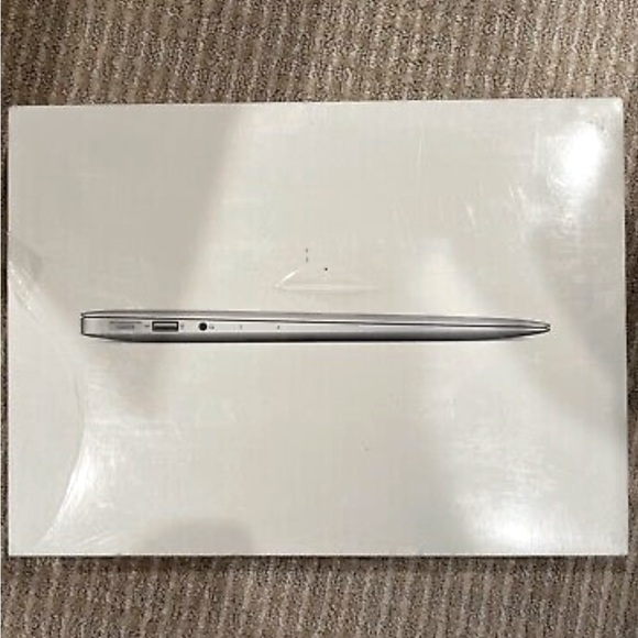 2023 Un-opened MacBook (Shipping Only)